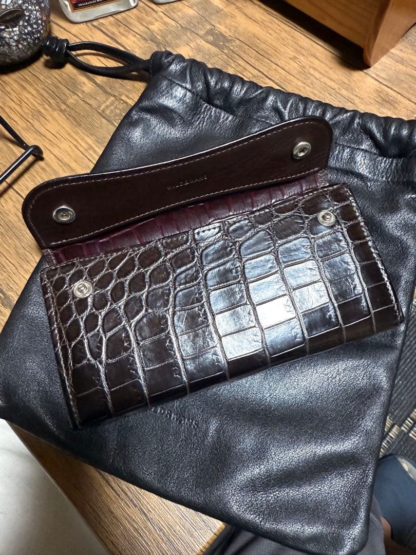 ワイルドスワンズ　ウェイブ　クロコダイル　チョコ