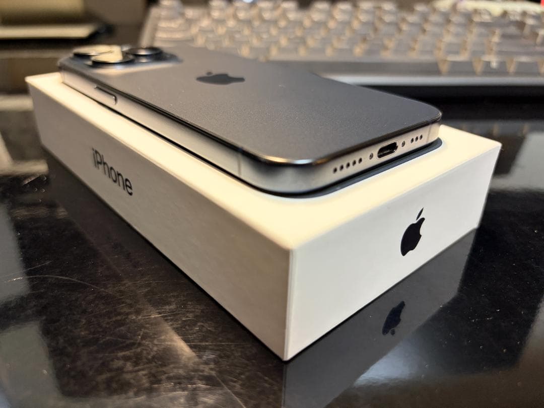 【美品】iPhone 15 pro 128GB ブルーチタニウム　SIMフリー