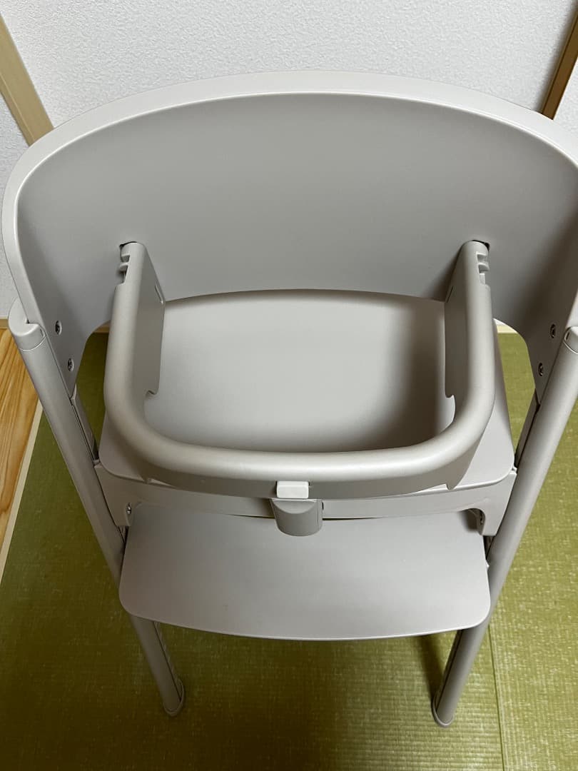 NOVUS ノウス　ベビーチェア　グレージュ