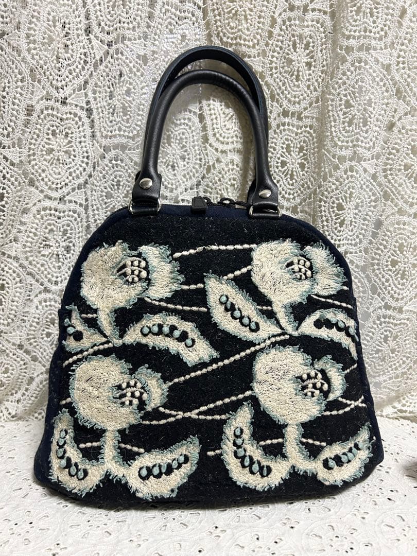 51227Aミナペルホネンハンドメイド　ブガッティラウンドバッグ