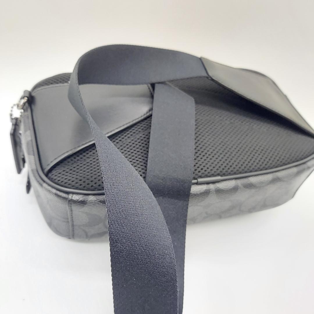 美品　COACH ボディバッグ　ウエストバッグ　シグネチャー　メンズ