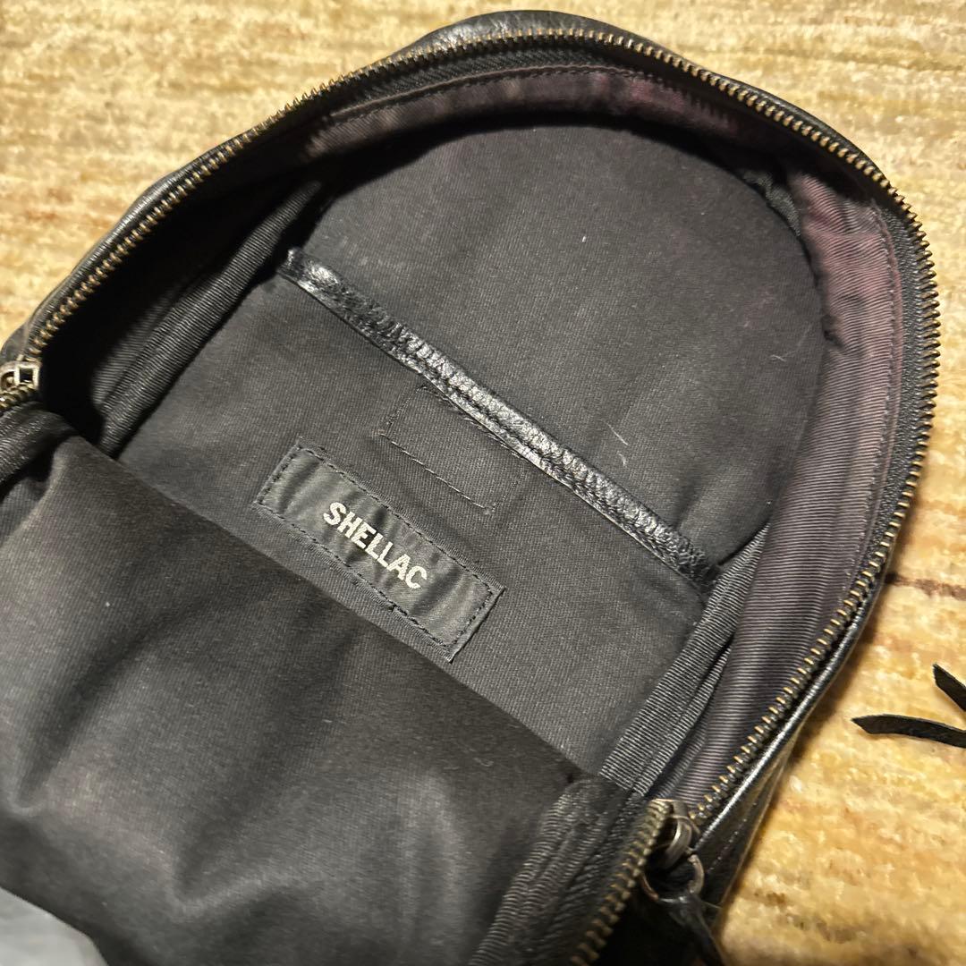 SHELLAC 本革製　ブラック ボディバッグ