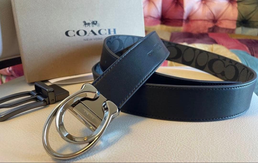 COACH シグネチャーフリーサイズリバーシブルベルトギフト箱付き