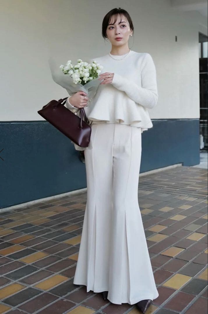 anuans ペプラムショートニットトップス ivory