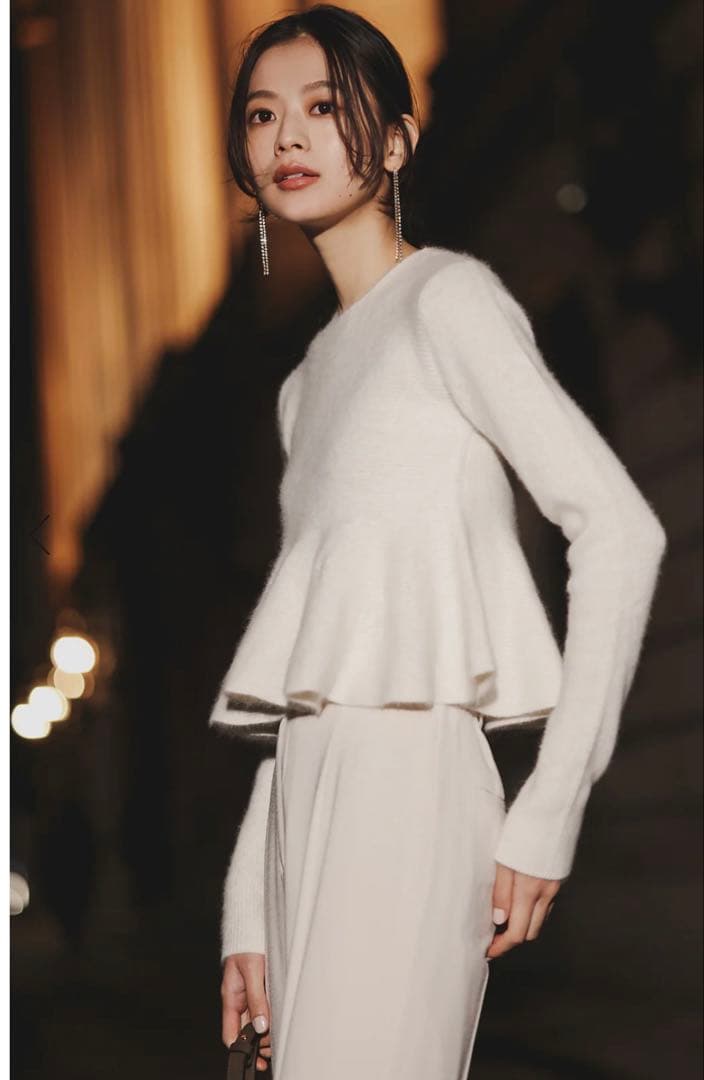 anuans ペプラムショートニットトップス ivory