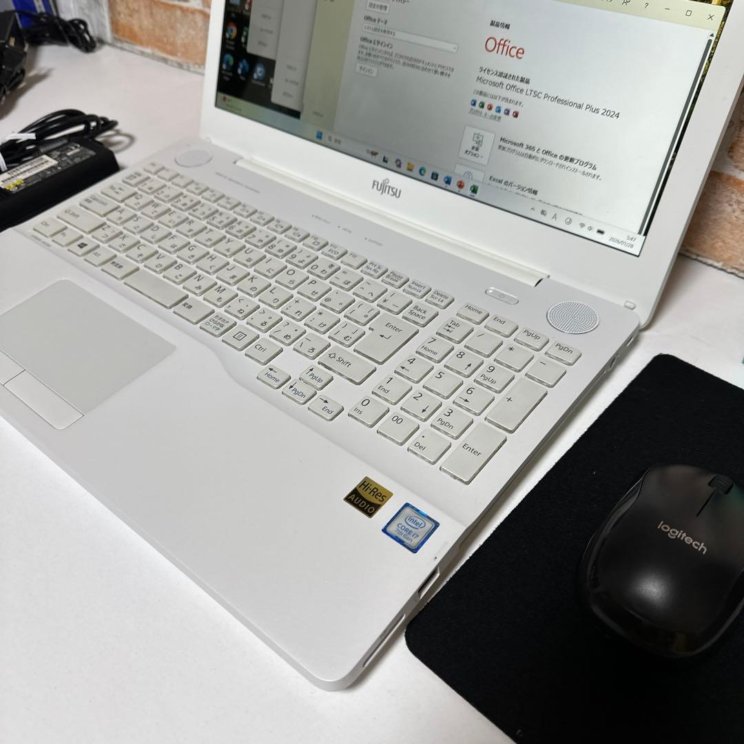 美品富士通ノートPC Core i7 SSD メモリ8GB Win11オフィス付