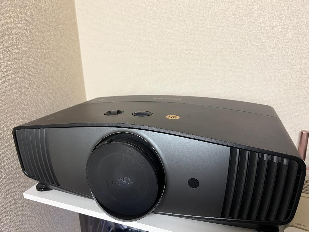 BenQ ホームシアタープロジェクター　HT5550