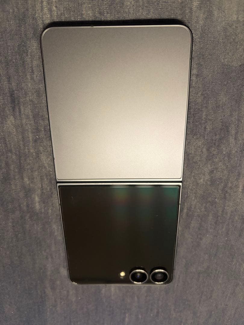 Samsung Galaxy Z Flip 7ブラック ケース付き