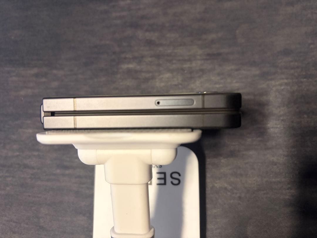 Samsung Galaxy Z Flip 7ブラック ケース付き