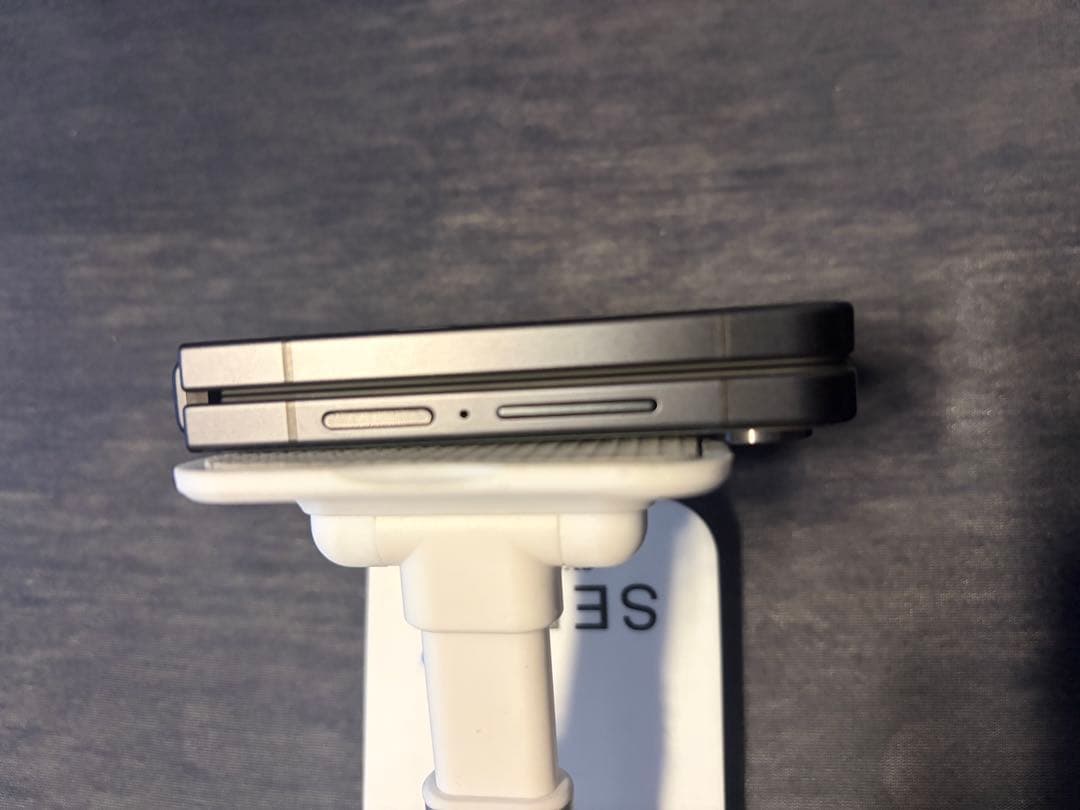 Samsung Galaxy Z Flip 7ブラック ケース付き