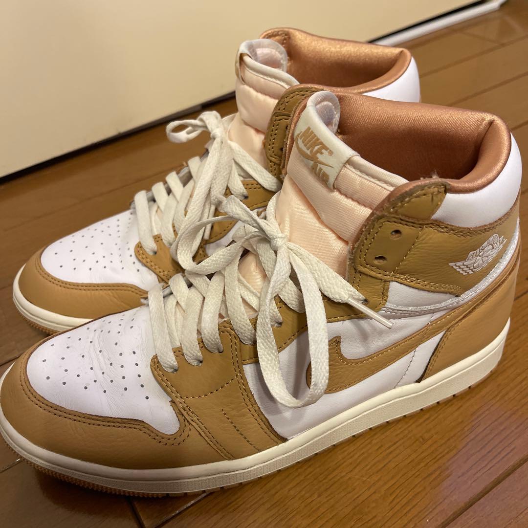 【ナイキ　ジョーダン】ハイカットスニーカー プラリネ ベージュ/ホワイト