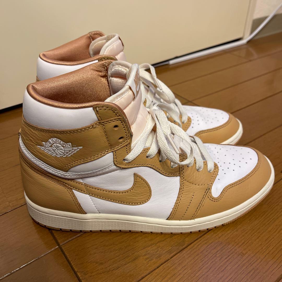 【ナイキ　ジョーダン】ハイカットスニーカー プラリネ ベージュ/ホワイト