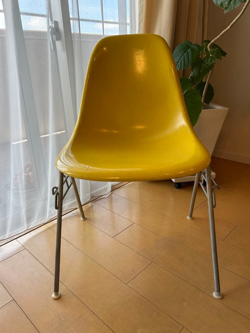 Herman Miller イエローチェア