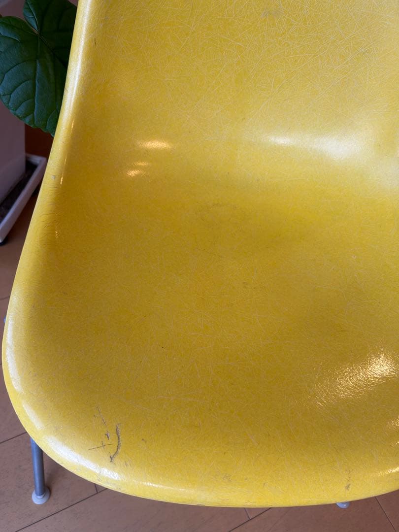 Herman Miller イエローチェア