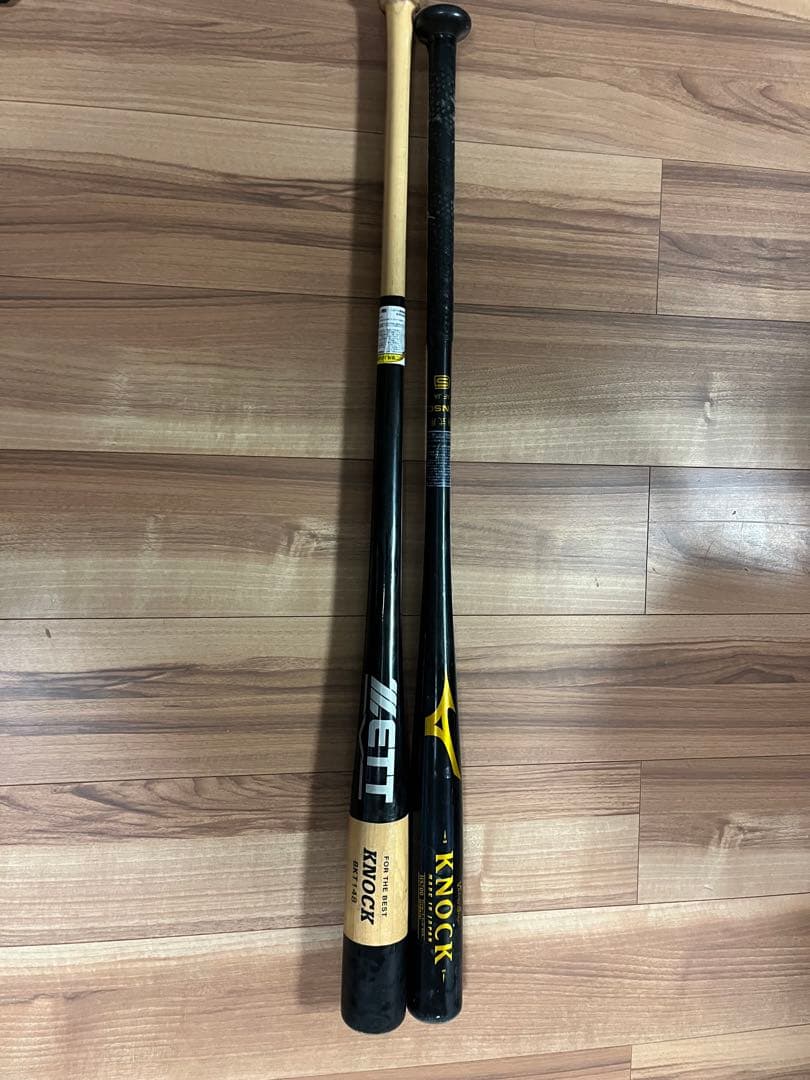 knockバット　金属と木製の2本です。