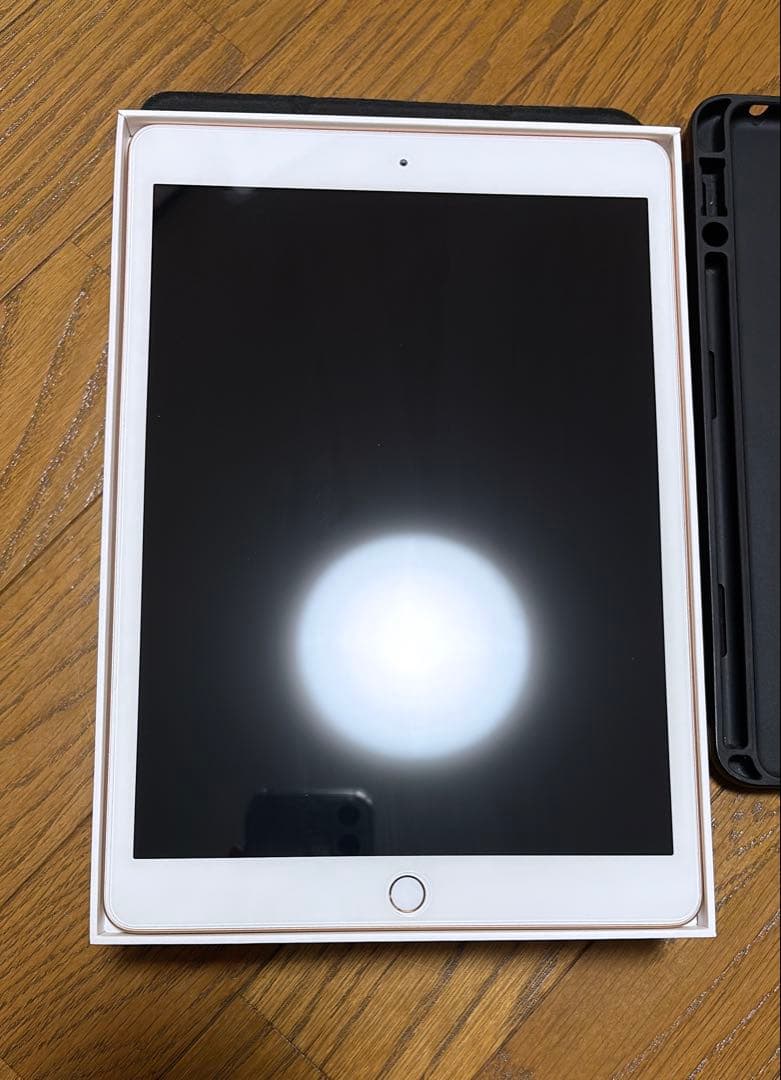 Apple iPad (第8世代) 10.2インチ ゴールド本体32GB