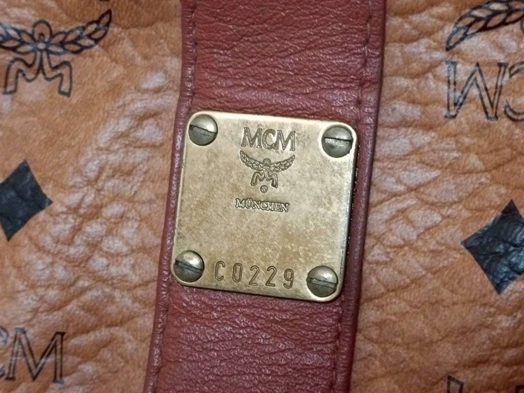 MCM ボディバッグ ブラウン
