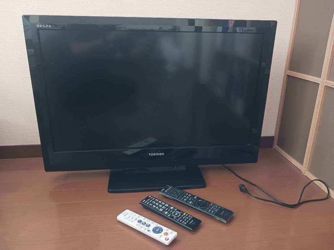 TOSHIBA REGZA テレビ リモコン2つ付き　32インチ