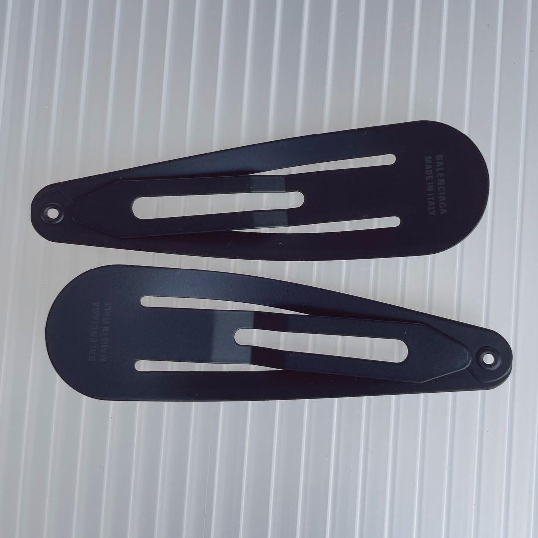 バレンシアガ　バレッタ　ヘアピン　アクセサリー　極美品　黒　ロゴ入り　2点セット