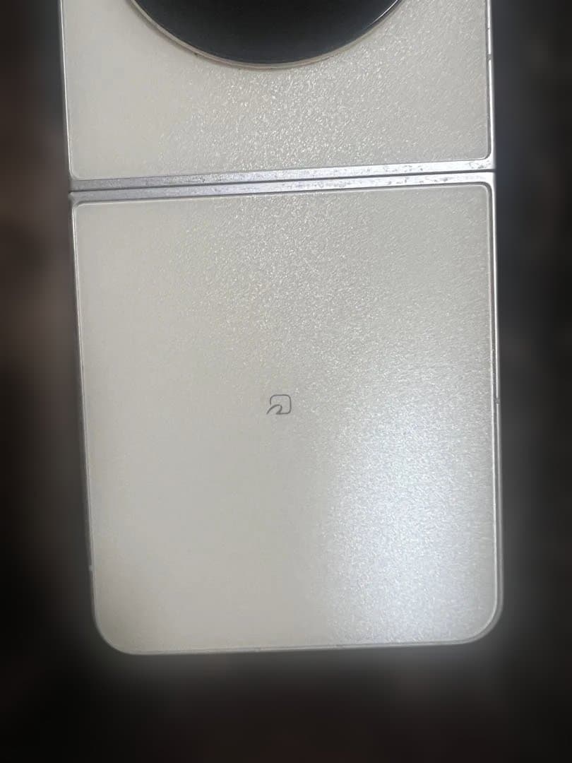 ZTE リベロ フリップ ゴールド 折りたたみ式スマートフォン