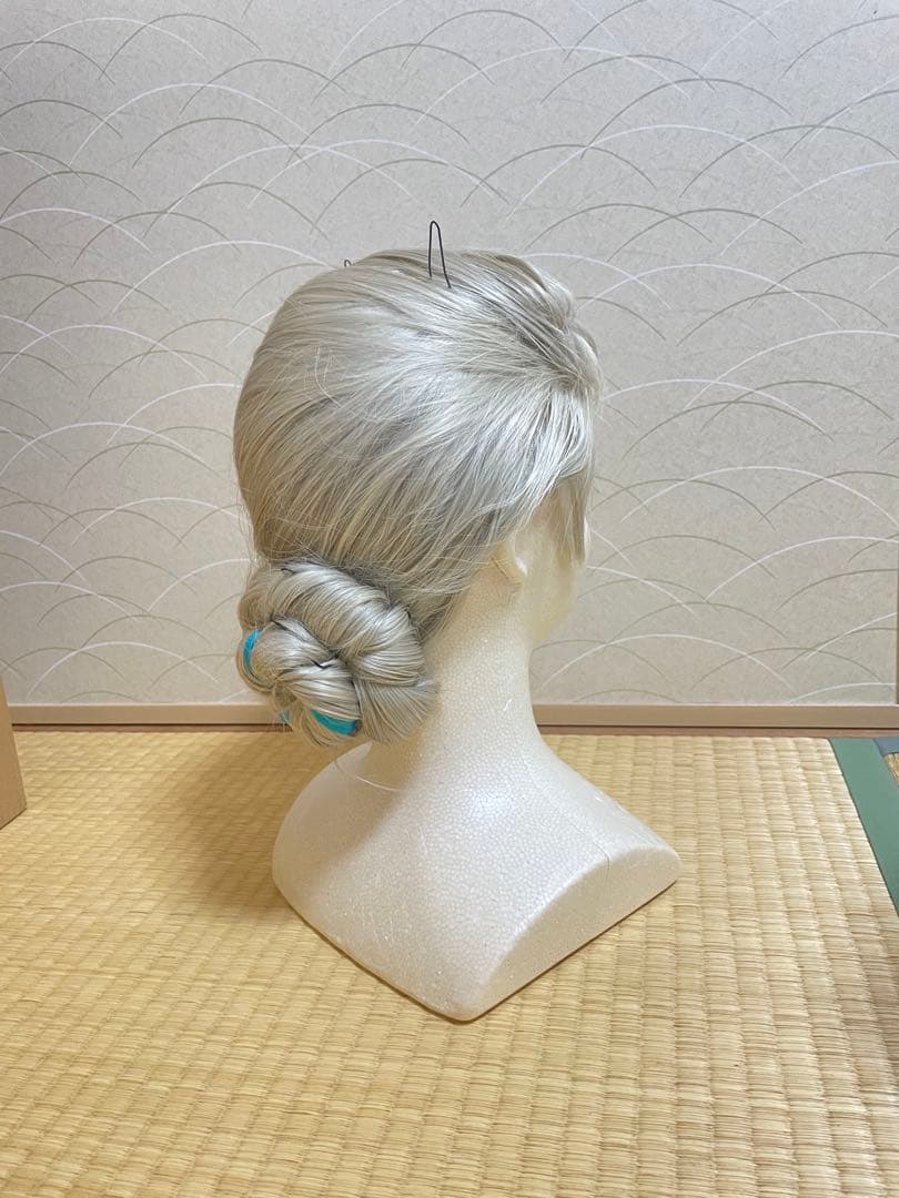 【値下げ⭕️24時間以内発送】Dハロ ウィッグ エルサ 戴冠式