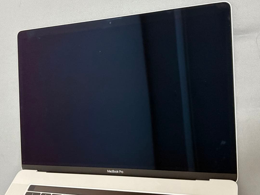 Apple MacBookPro 2018 15インチi7/16GB/512GB