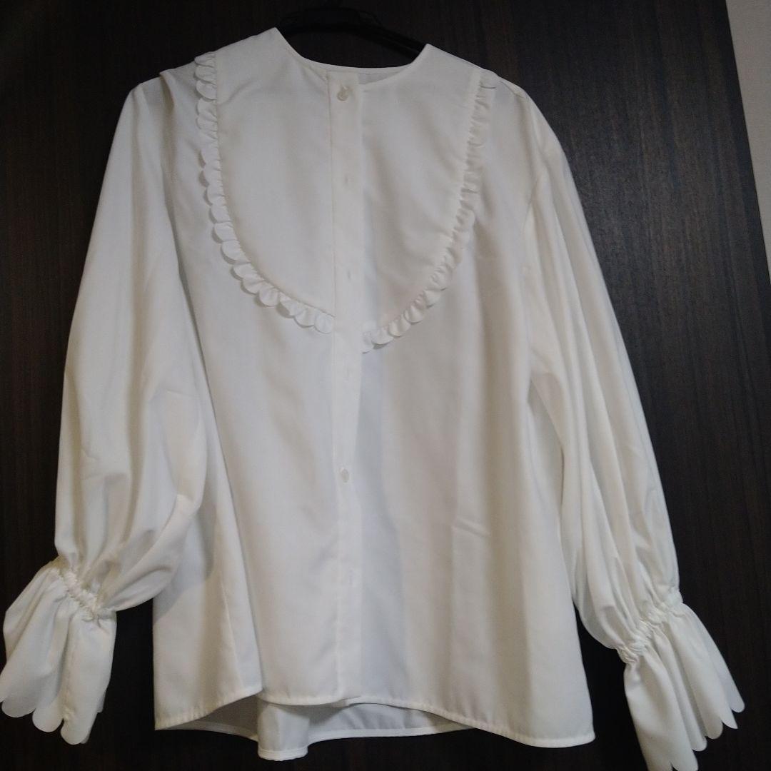 【美品】yori ヨリ　スカラップカットワークブラウス　ホワイト　ブラウス