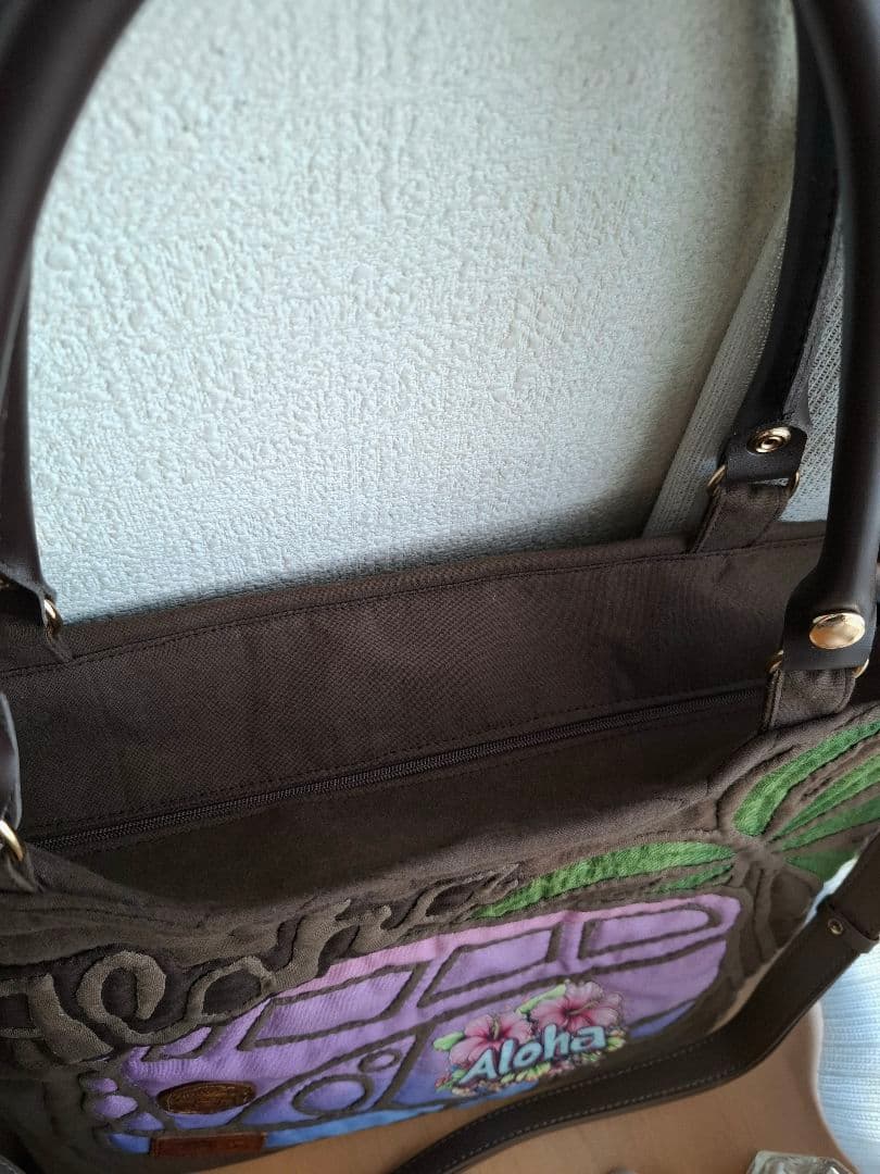 ハワイアンキルト　横長バッグ　バス　2WAY　バスの革タグチャーム付き