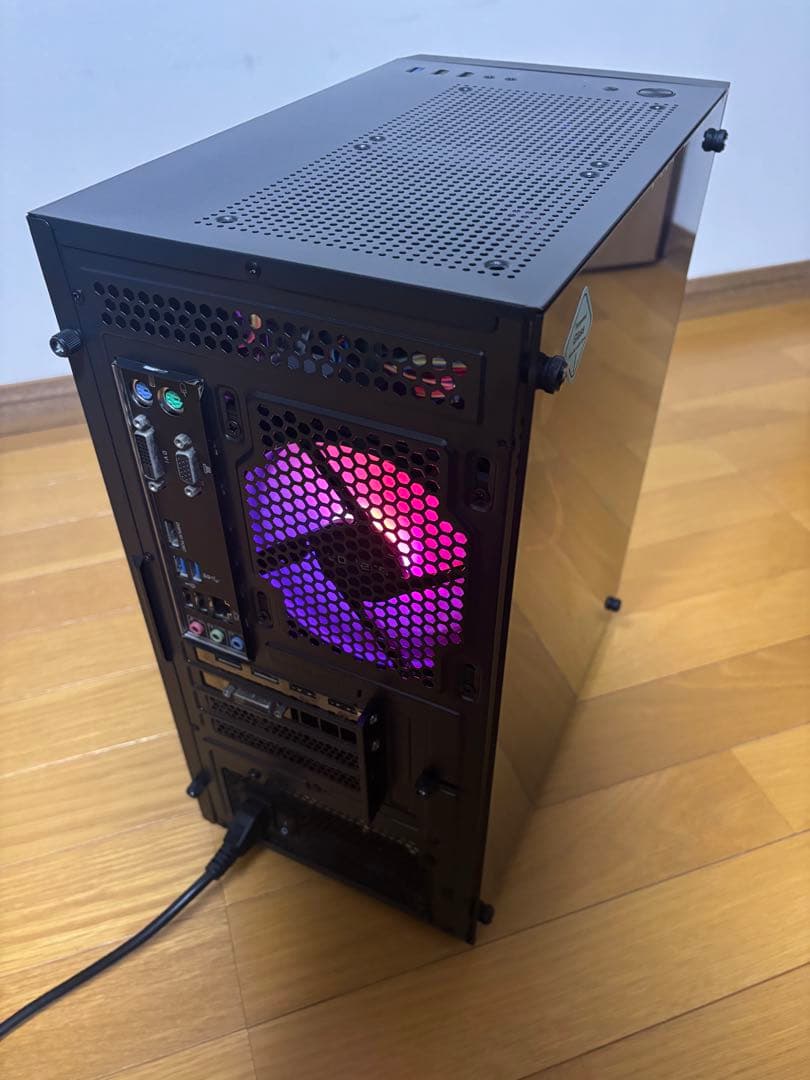 ふわっと光る自作ゲーミングPC！新品ケース、新品SSDで快適！