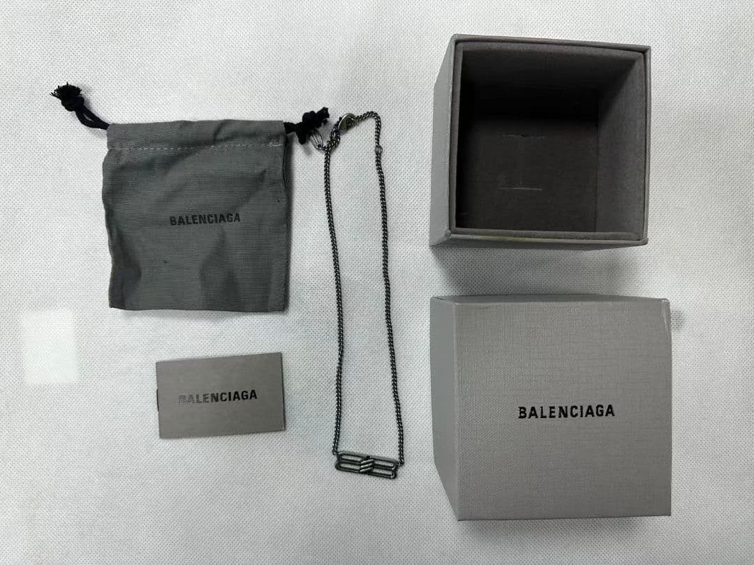 BALENCIAGA チェーンネックレス ロゴプレート付き　新品同様
