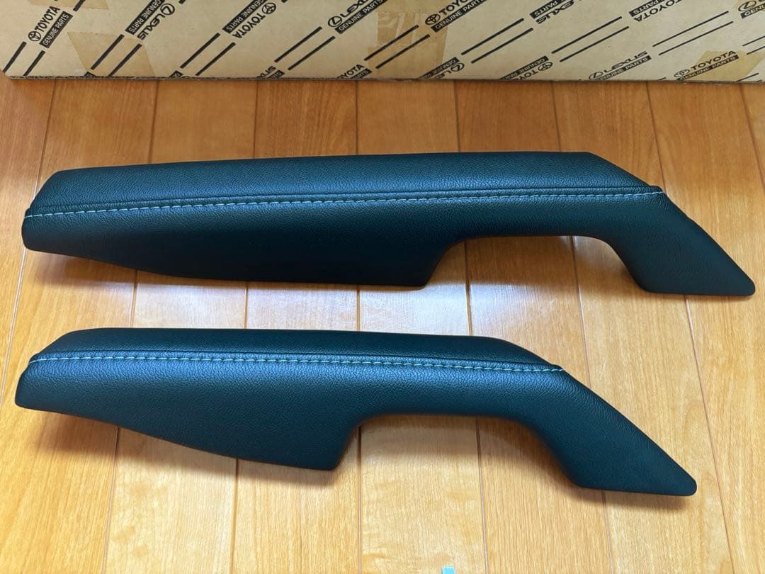 トヨタ ハイラックス アームレスト 海外トヨタ純正 レザー調 ステッチ入り