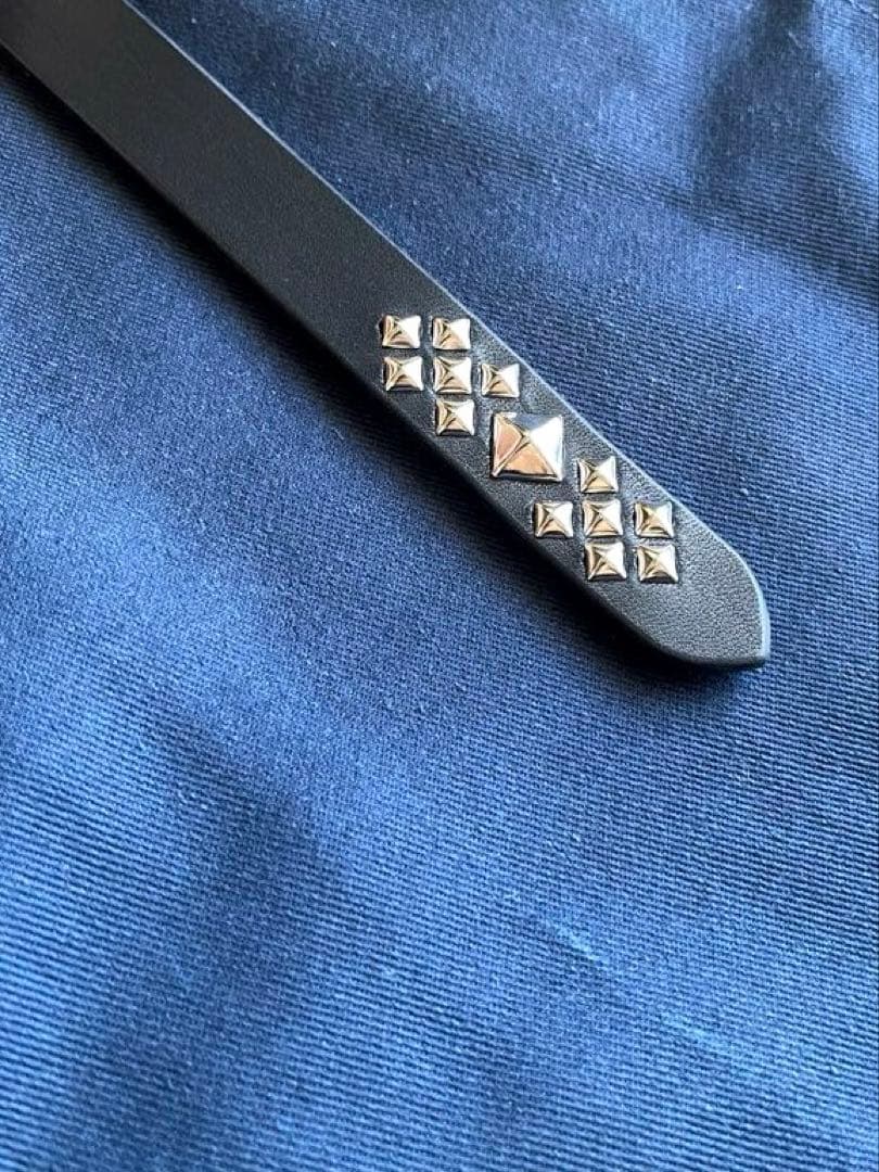 スタッズナローロングベルト　シルバー　牛ヌメ　サルカンスタッズHTC CALEE