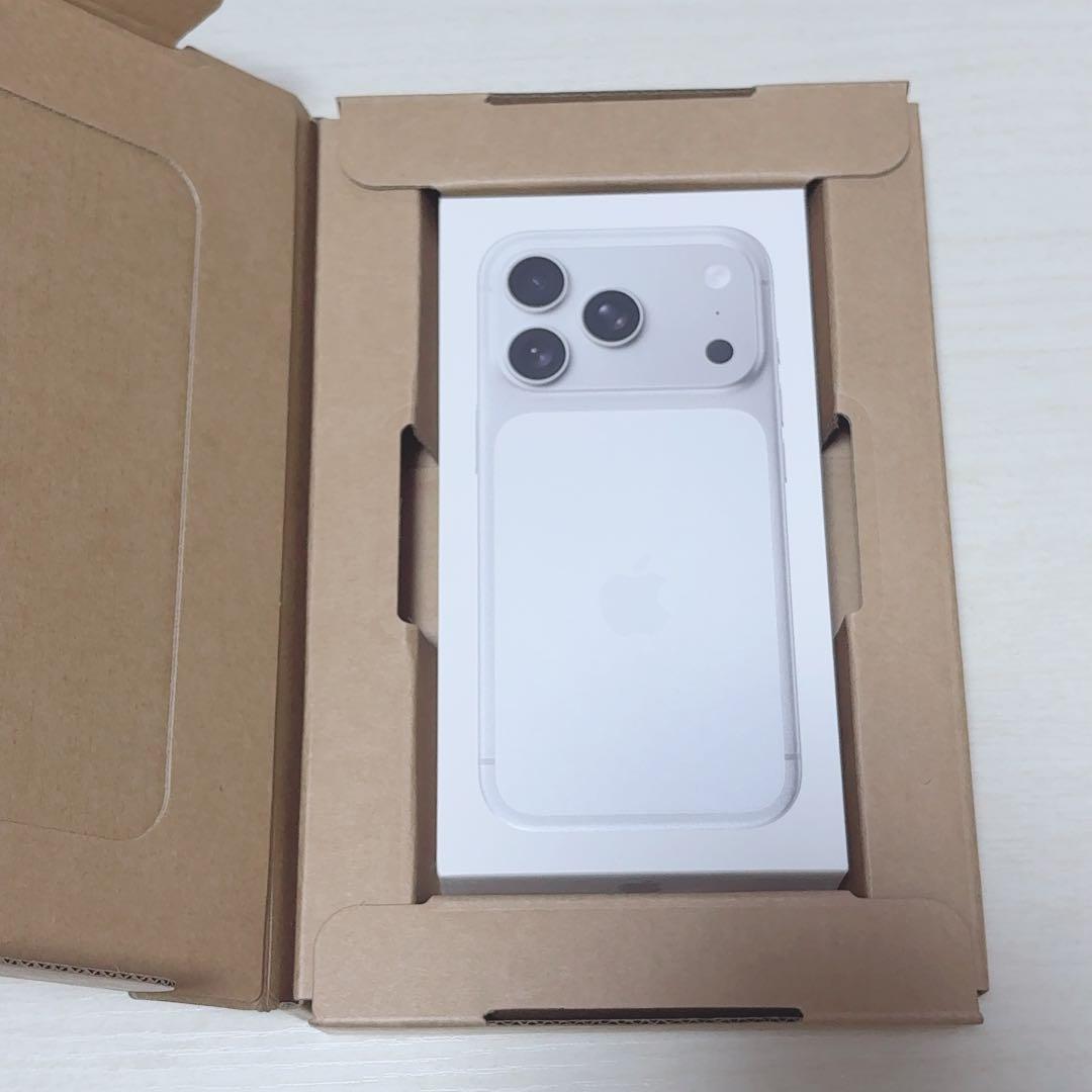 【新品未使用】iPhone 17Pro 256GB シルバー 本体