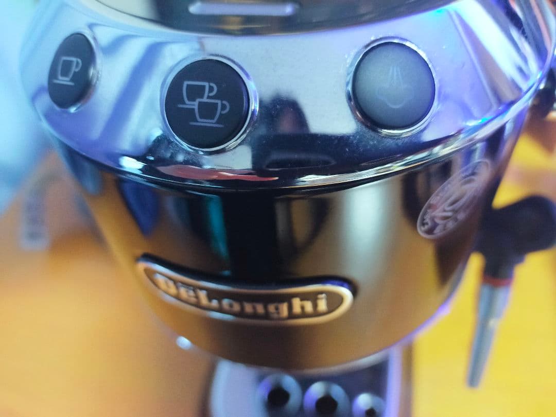 h*4様 DeLonghi エスプレッソマシン デディカ　ブラック