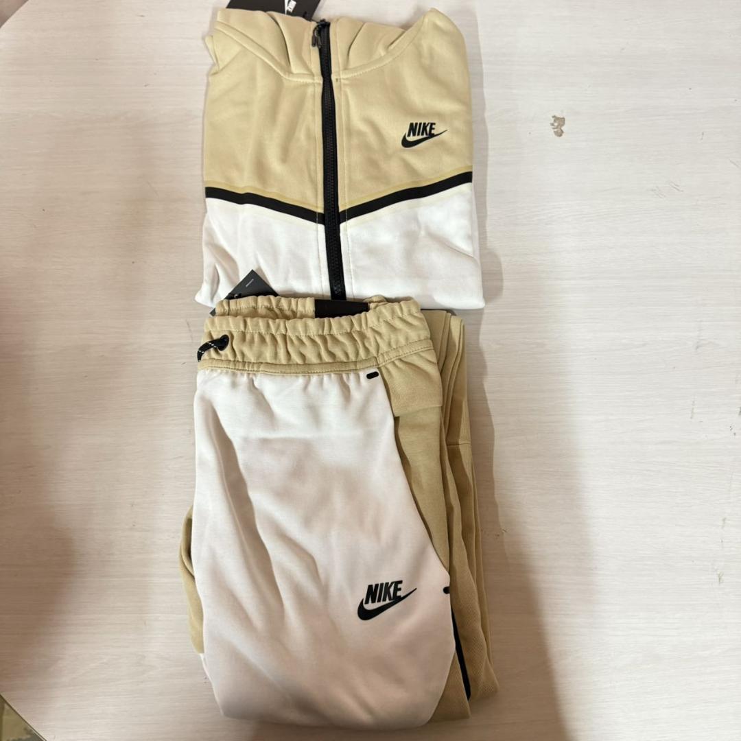 NIKE ライトカーキ×ホワイト セットアップ Mサイズ