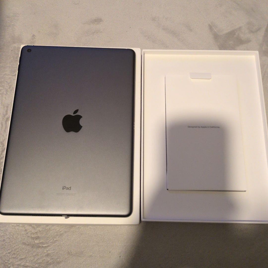 iPad 本体 ブラック WiFi　8世代 32G　ほぼ未使用