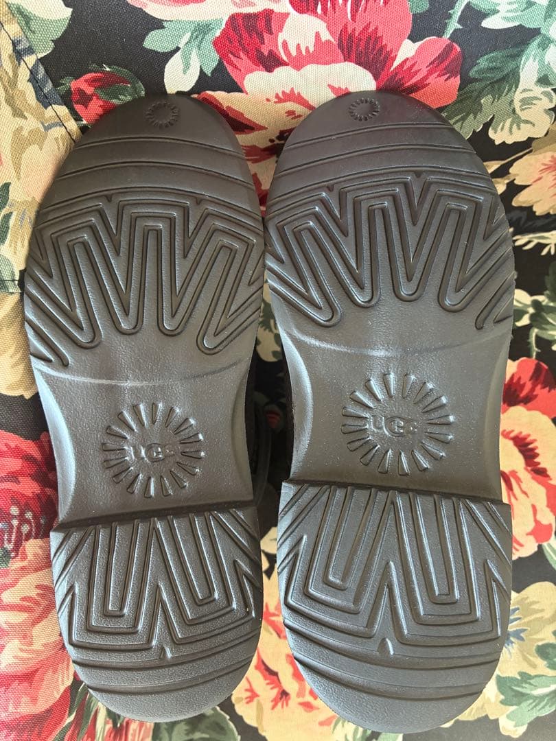 新品未使用！UGG ブラック ムートンブーツ　黒　24cm