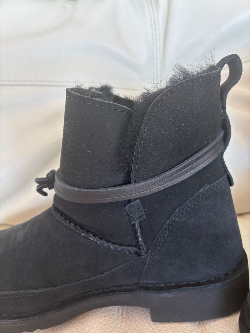 新品未使用！UGG ブラック ムートンブーツ　黒　24cm