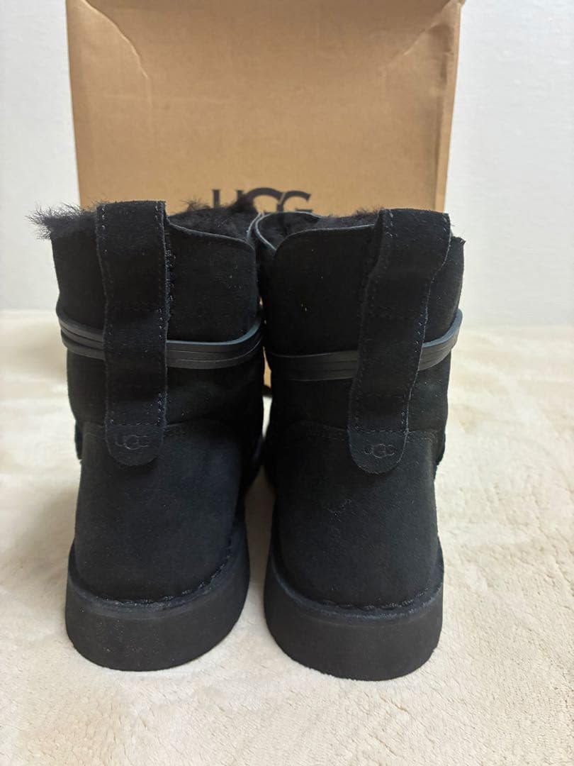 新品未使用！UGG ブラック ムートンブーツ　黒　24cm
