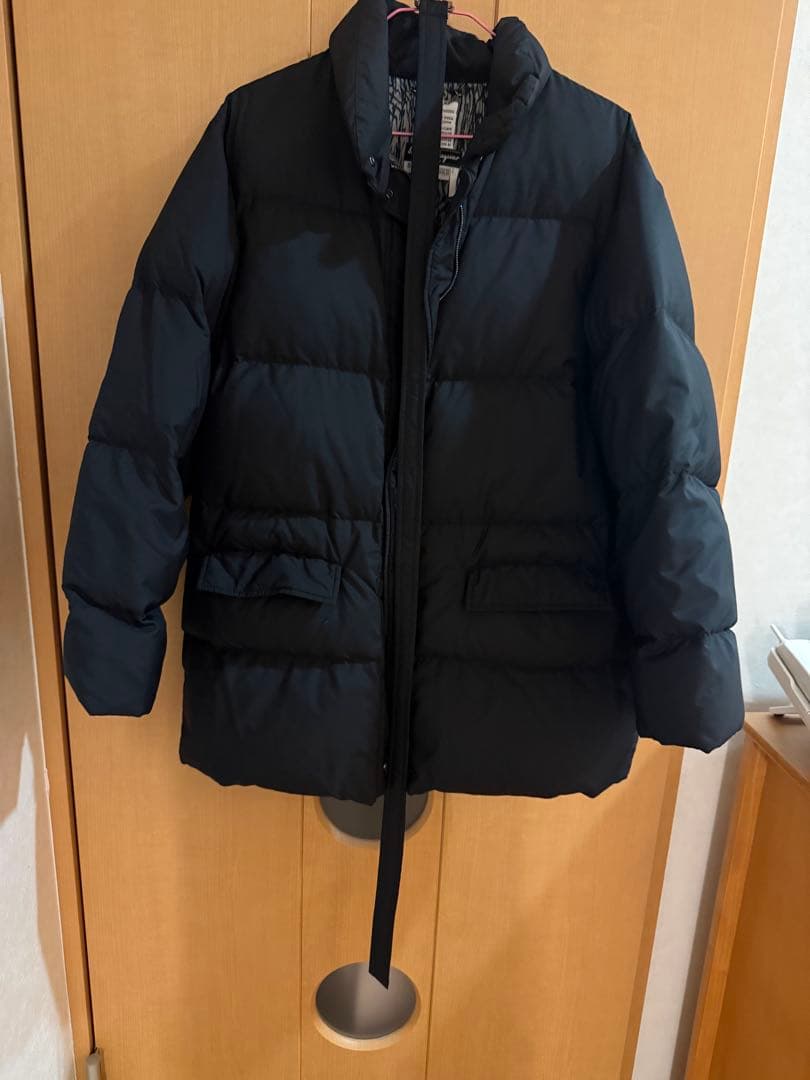 フェラガモ　ブラック ダウンジャケット S