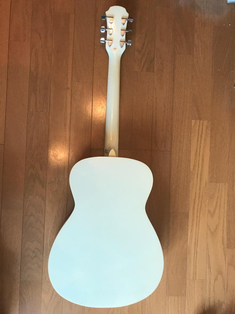 アコースティックギター　LEGEND（レジェンド）白