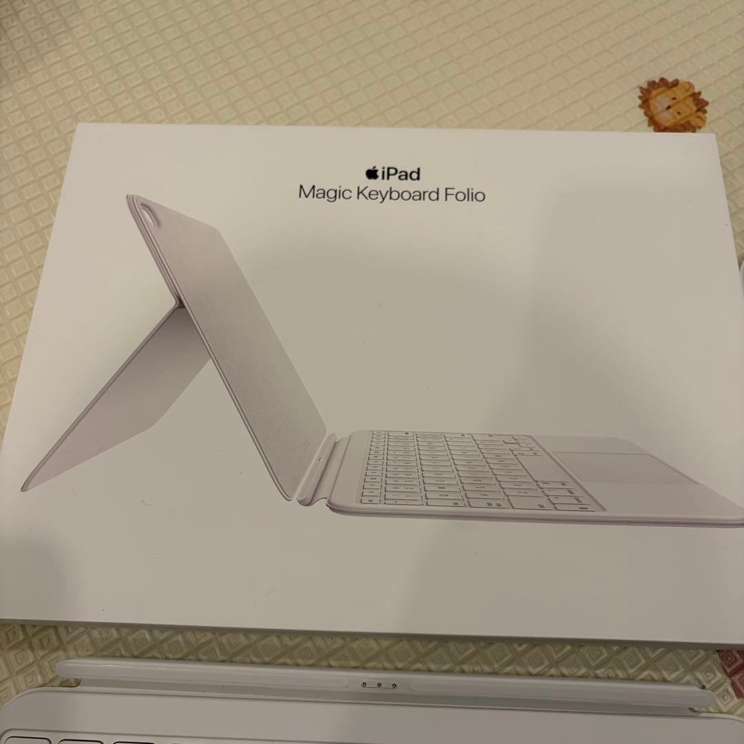 ひ*り様 iPad Magic Keyboard folio 第10世代対応