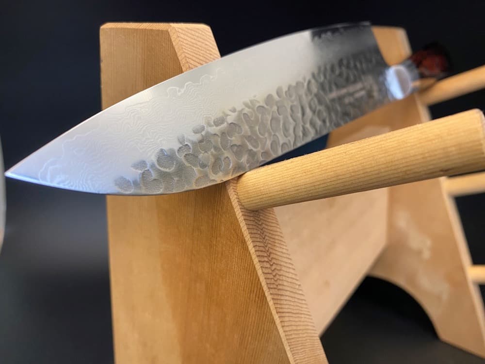 魅了される美しさ。堺孝行 ダマスカス牛刀 210mm 槌目マホガニー柄