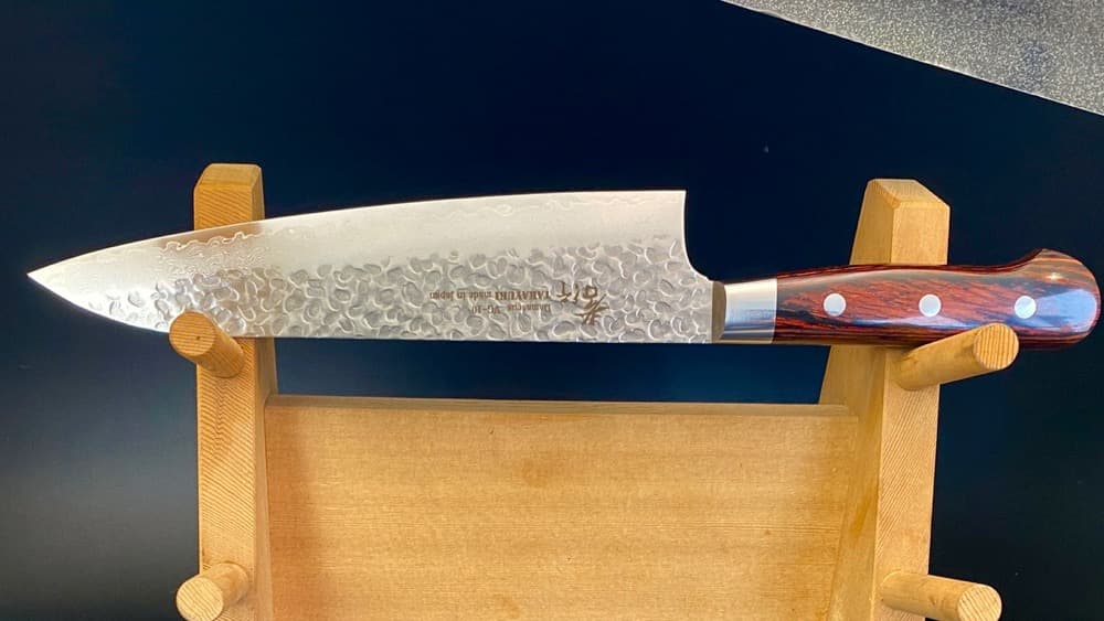 魅了される美しさ。堺孝行 ダマスカス牛刀 210mm 槌目マホガニー柄