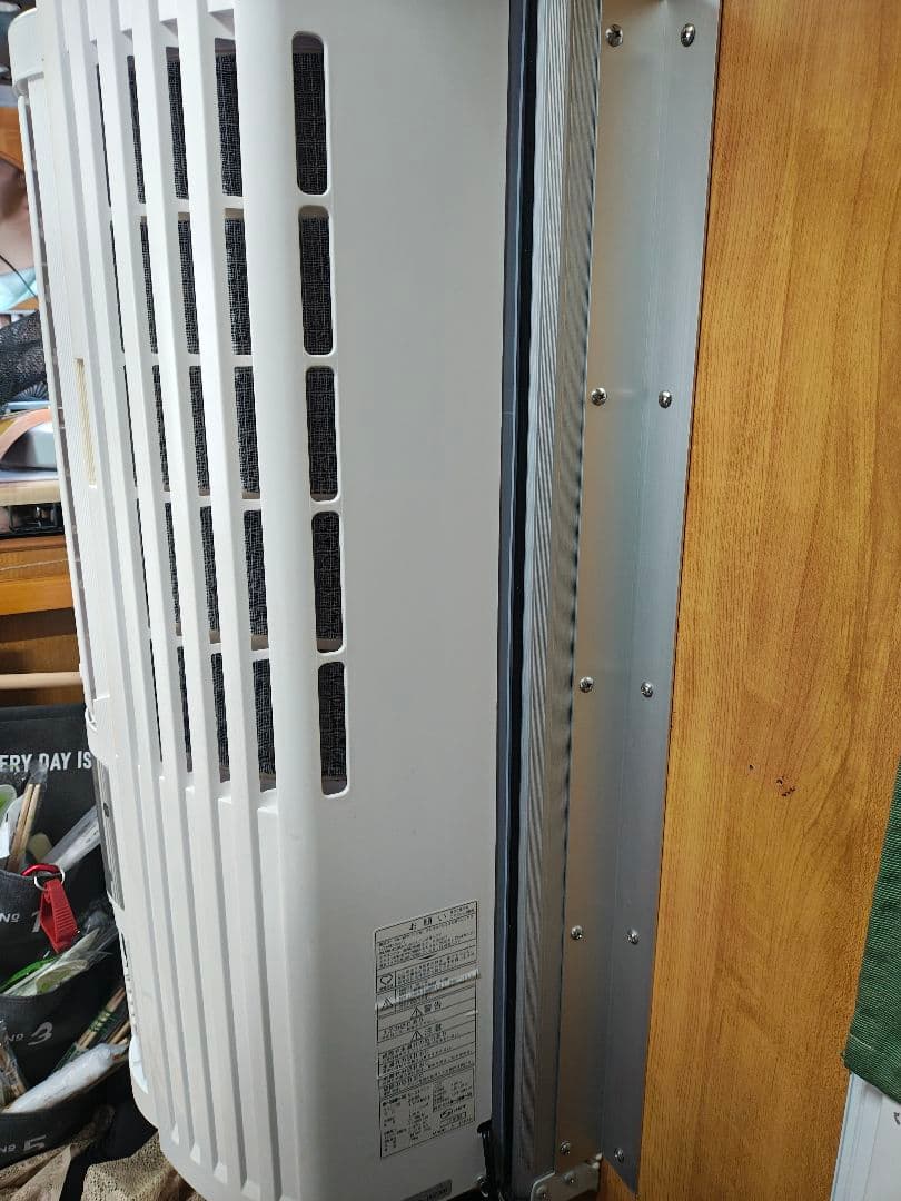 キャンピングカーにトヨトミ 窓用エアコン センターエアコン取り付け金具付き