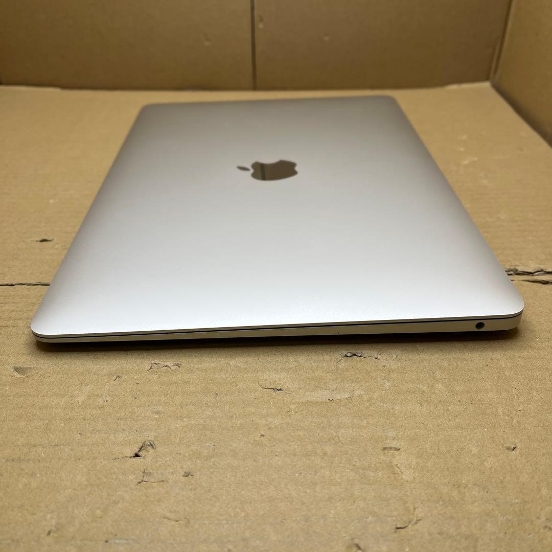 MacBook Air（M1,2020） 13.3インチ　シルバー　A2337