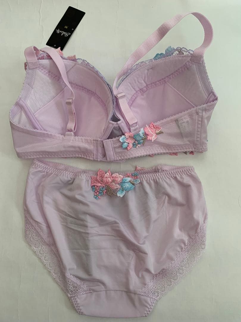 サルート　ブラジャー1枚＆ショーツ1枚　セット　新品