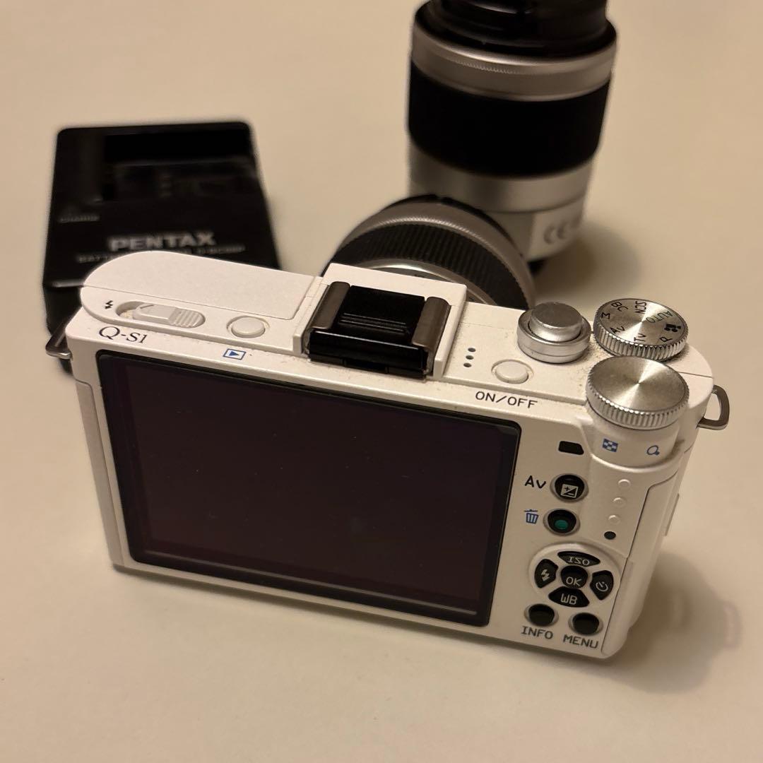 PENTAX Q-S1 ホワイト 交換レンズ2つ、バッテリー付き