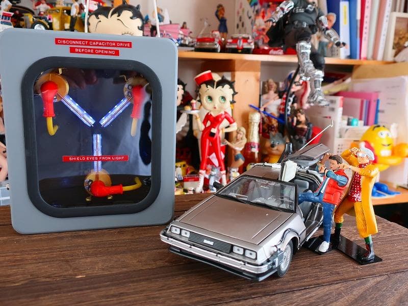 バックトゥザフューチャー 1/18 ドク エメットブラウン博士 フィギュア