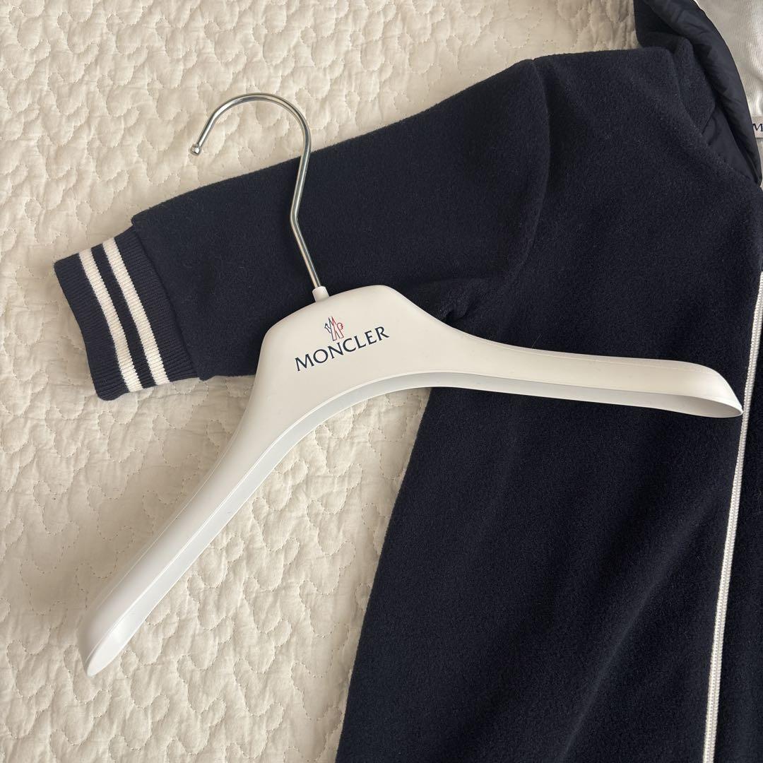 【最終値下】美品 MONCLER フード付きロンパース ネイビー　ハンガー付き